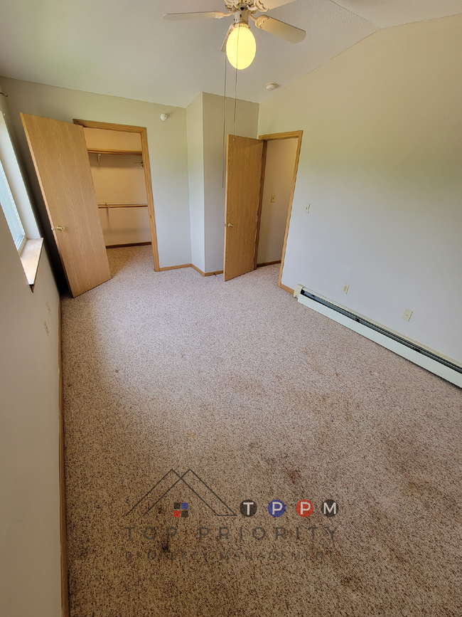 Building Photo - **WINTER MOVE-IN SPECIAL** 2 Bedroom | 1 B...