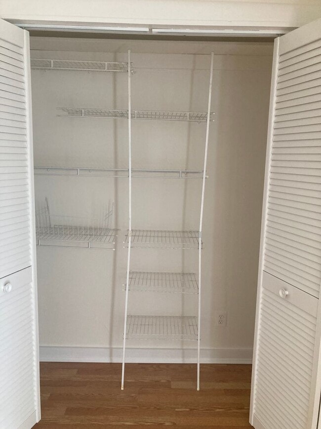 Building Photo - Impeccable 2 Bed 2 Bath Condo With Breatht...