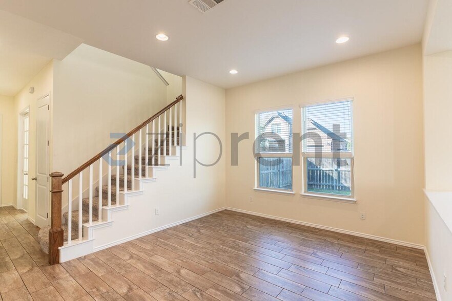 Building Photo - 101 Arctic Cir