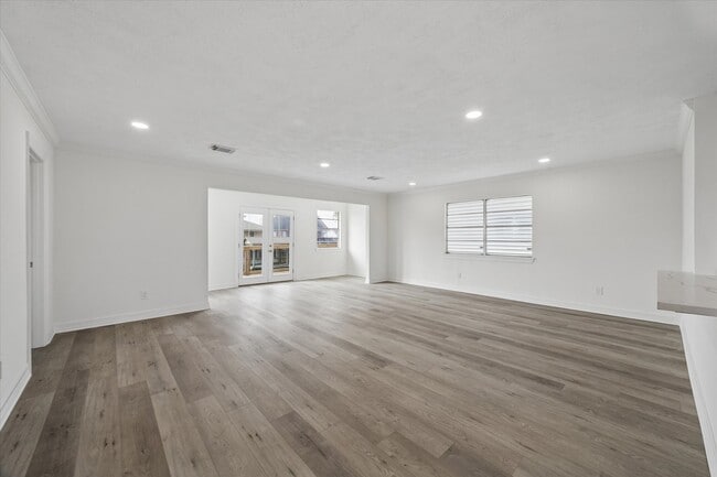 Building Photo - 1079 Redfish St