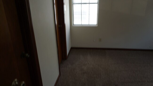 Building Photo - Great Condo on Bemiss