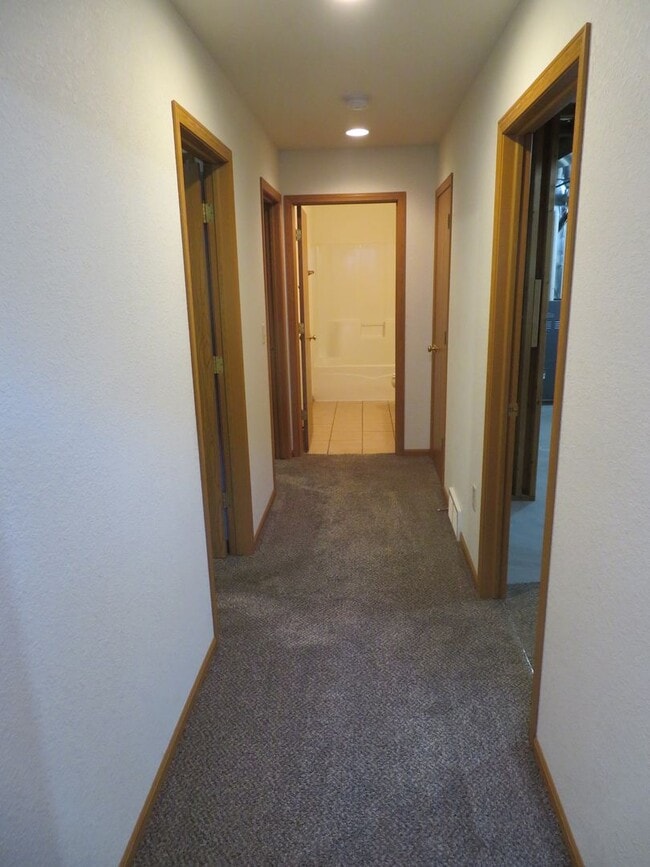 Building Photo - Raco 111/115 Nordic