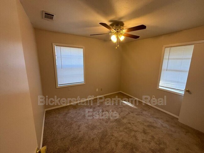 Building Photo - 6120 King William Dr