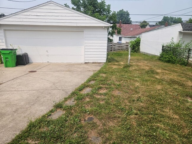 Building Photo - Spacious 3-Bedroom, 2-Bath South Euclid Home!