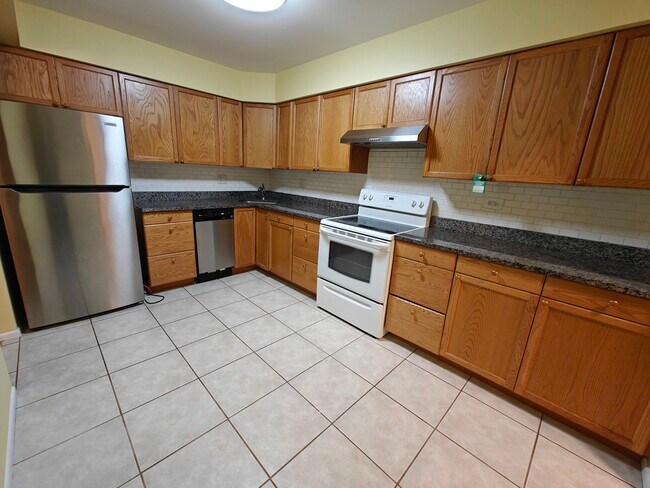 Building Photo - 2600 Brookwood Way Dr