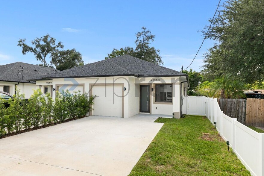 Building Photo - Unit B