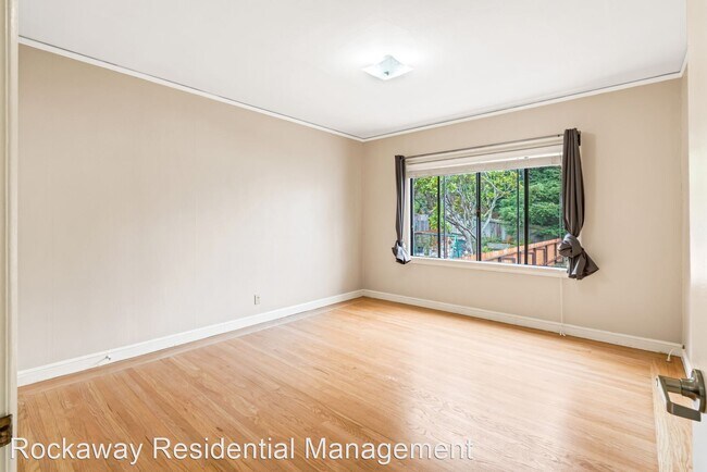 Building Photo - 3 br, 1 bath House - 1559 Funston Ave.