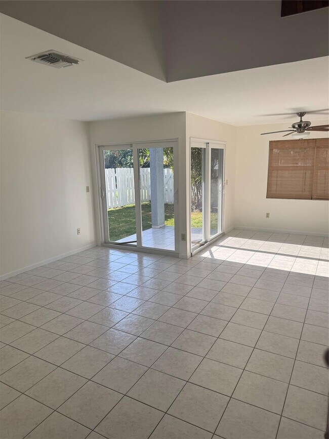 Building Photo - 9929 NW 9th Ct