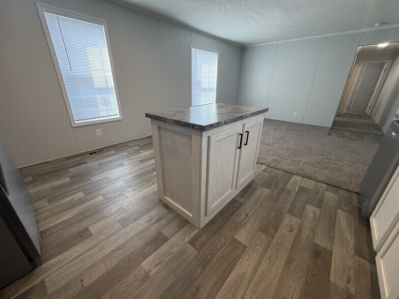 Building Photo - 38060 Leverette Ave