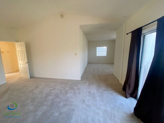Building Photo - $6995-Amazing 4 Bed/3 Bath Home in Mtn. Vi...