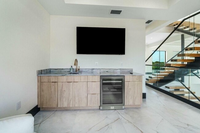 Building Photo - 13480 US-1