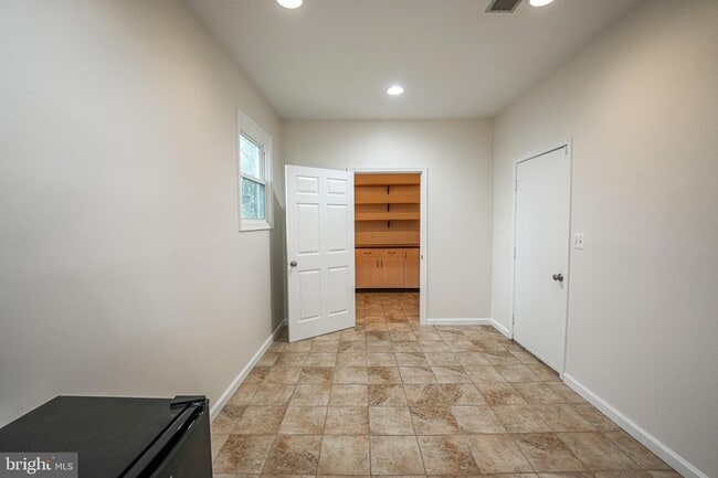 Building Photo - 4230 Avon Dr