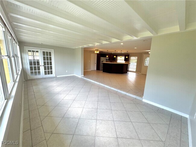 Building Photo - 4522 SE 10th Ave