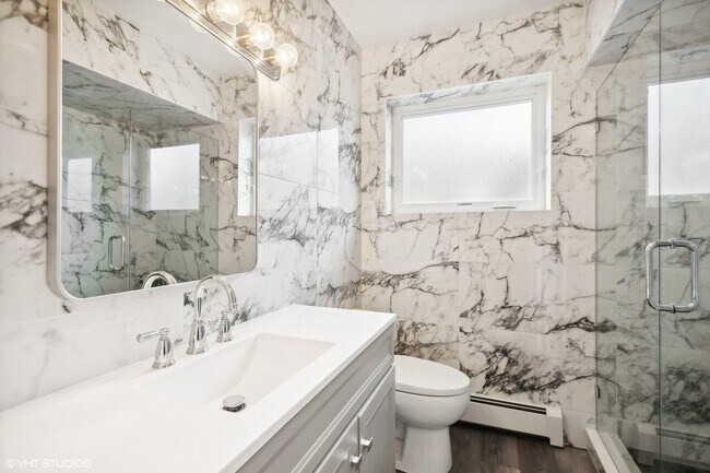 Building Photo - 6845 W Leland Ave