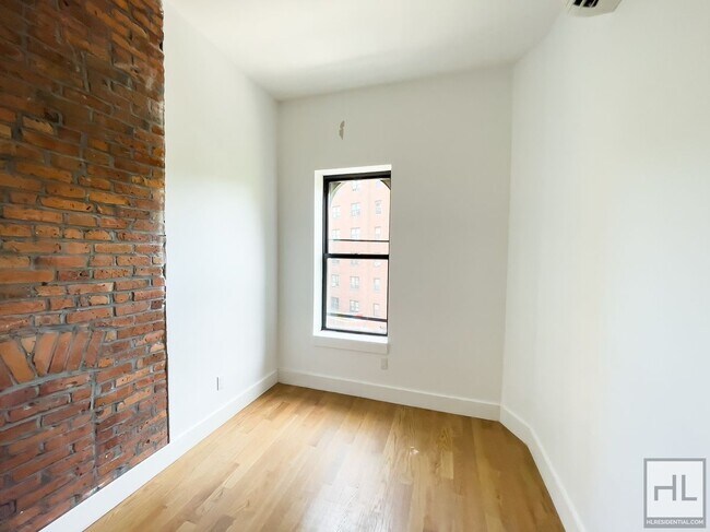 Building Photo - DEKALB AVENUE / Spacious 4-Bed 2-Bath / Gr...