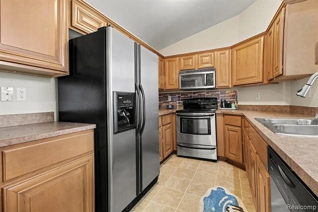 Building Photo - 20006 Hidden Oaks Dr