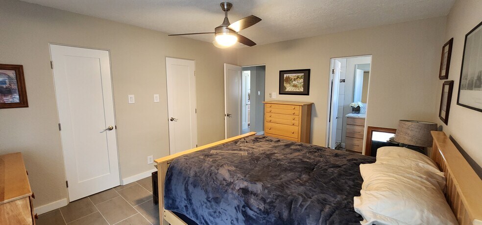 Building Photo - 7714 Pennsylvania Pl NE