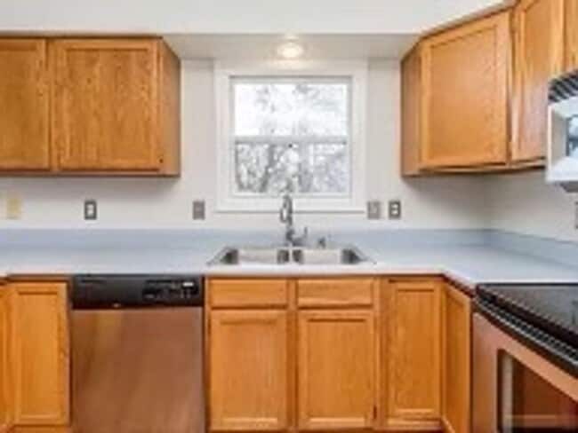 Building Photo - 4BR/3BR Home - $2,300/month