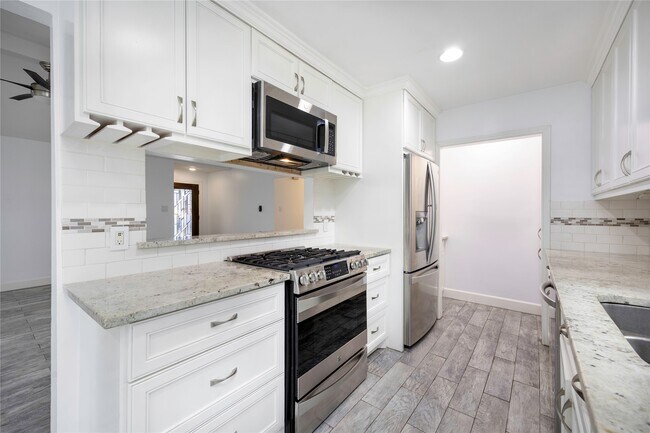 Building Photo - 418 Land Grant Dr