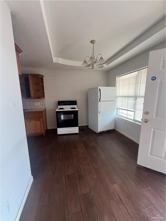 Building Photo - 13 Thompson Rd