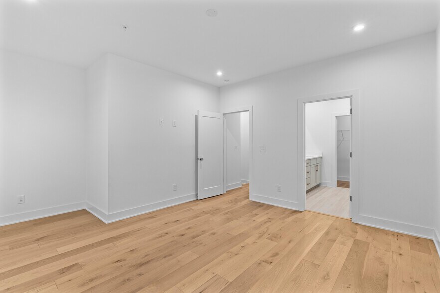 Building Photo - 201 New St