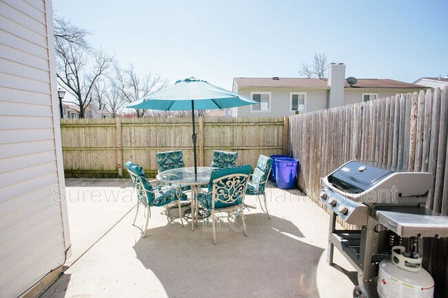 Building Photo - 207 Empress Ct