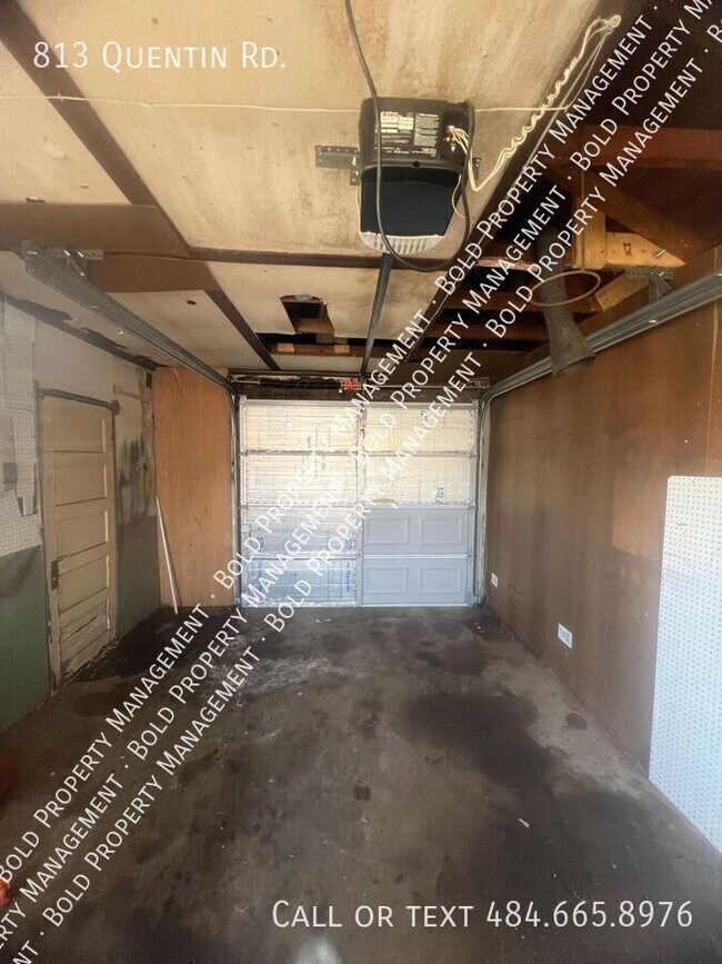 Building Photo - 813 Quentin Rd