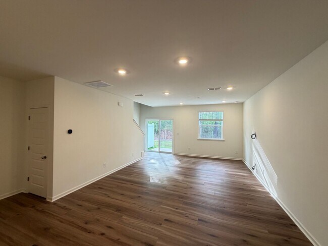Building Photo - Mebane / Townhouse