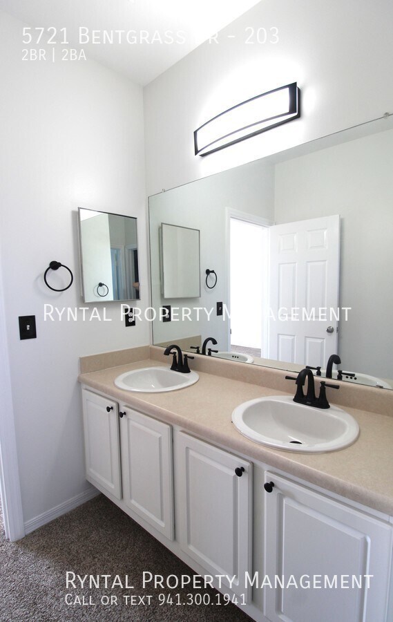Building Photo - 5721 Bentgrass Dr