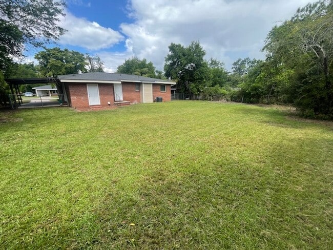 Building Photo - 1414 Springview Dr