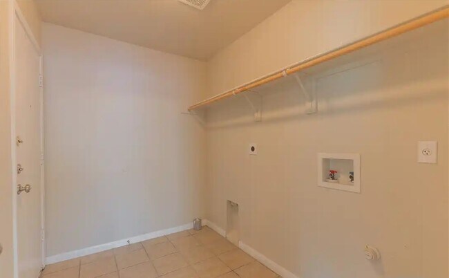 Building Photo - 5907 Drystone Ln