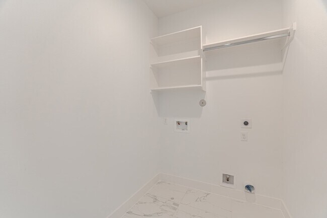 Building Photo - 7707 Inwood Grv Ln