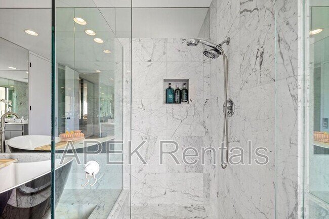 Building Photo - 1317 E Amado Rd