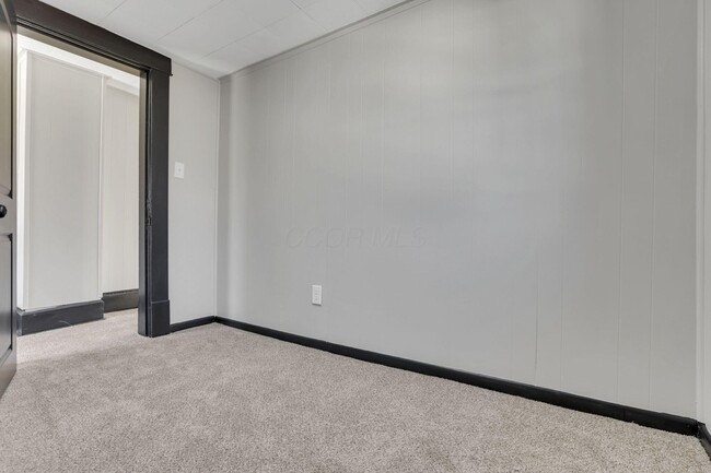 Building Photo - 401 Miller Ave