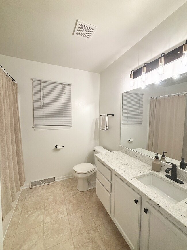 Hallway full bathroom - 2218 Patrick Ln