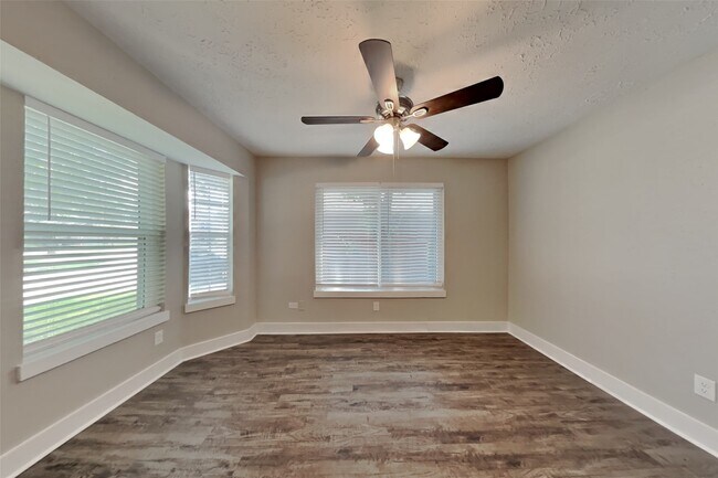Building Photo - 2142 Musket Ridge Dr