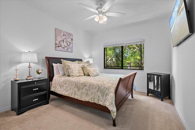 Building Photo - 3020 Alcazar Pl