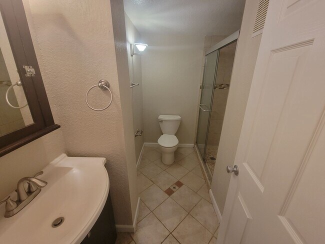 Building Photo - Sunny, newly remodeled 3 bed + office/2.5 bath in Applewood townhomes close to NOBO!