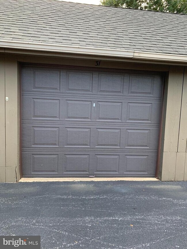 Building Photo - 63 Oak Knoll Dr