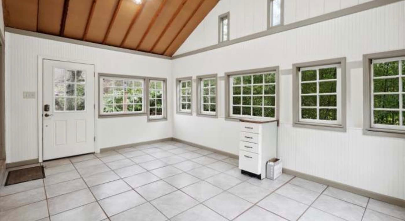 Building Photo - 4240 Fairview Ave