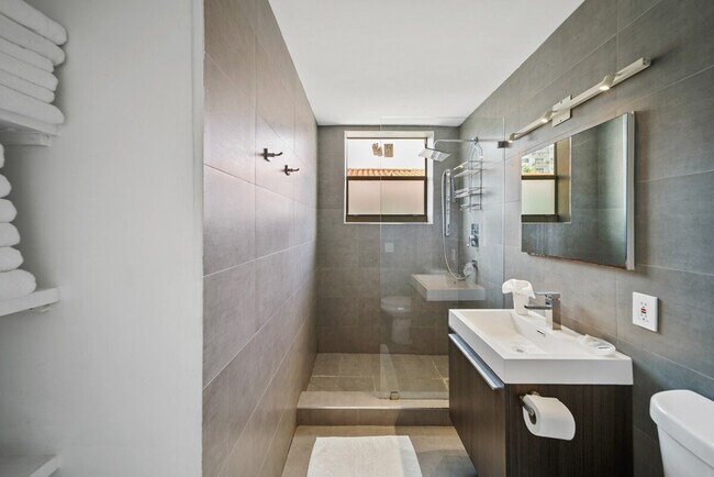 Building Photo - 1311 15th Terrace