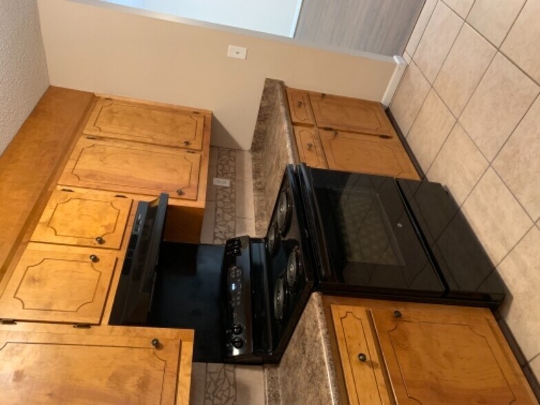 Building Photo - 420 Oscar St