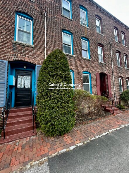 Building Photo - 8 Mead St