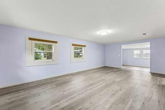 Building Photo - Renovated 3/2 on Amelia Island’s South End + HUGE Garage