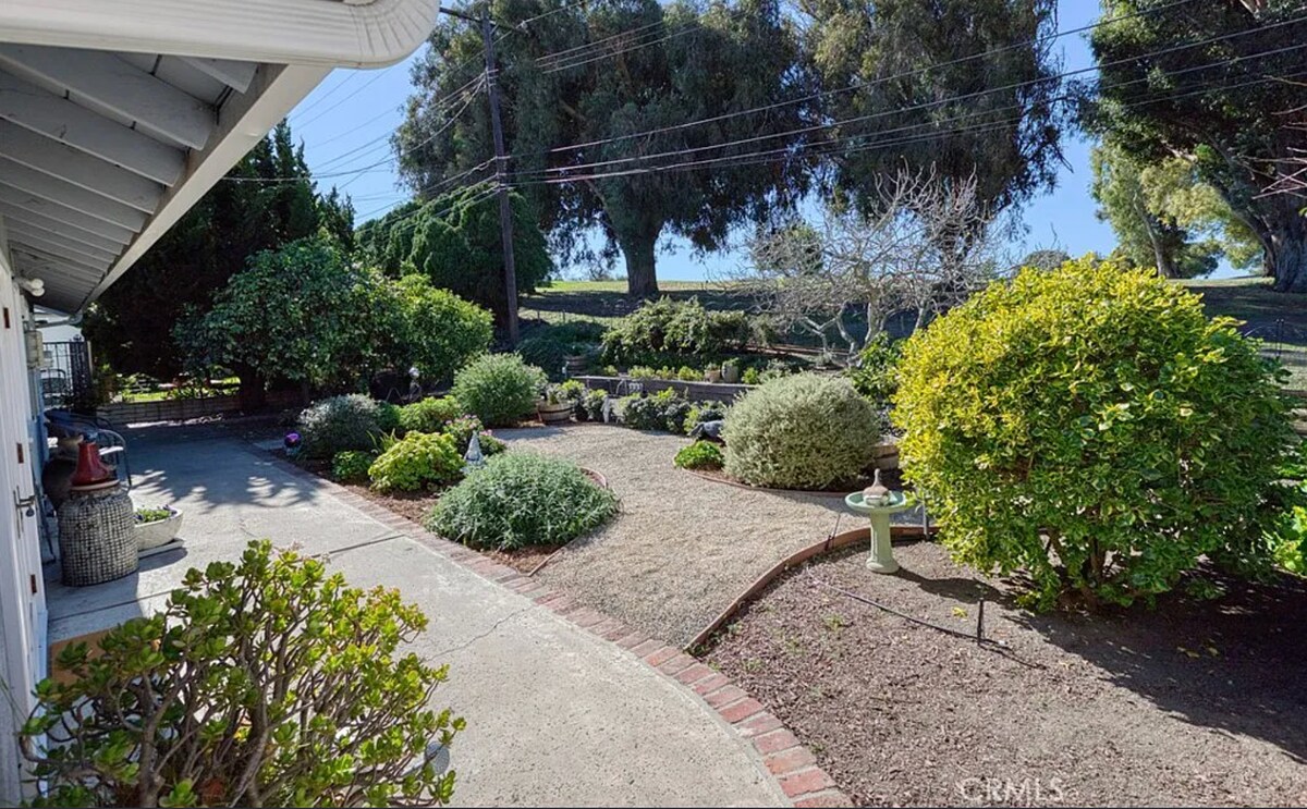 Building Photo - 16711 Greenview Ln
