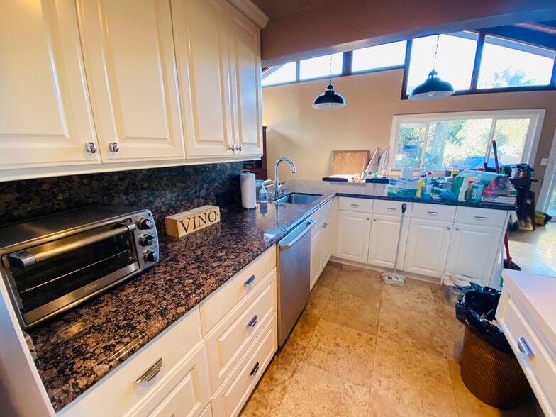 UNIT#B 3 BEDROOM - 105 E 35th St