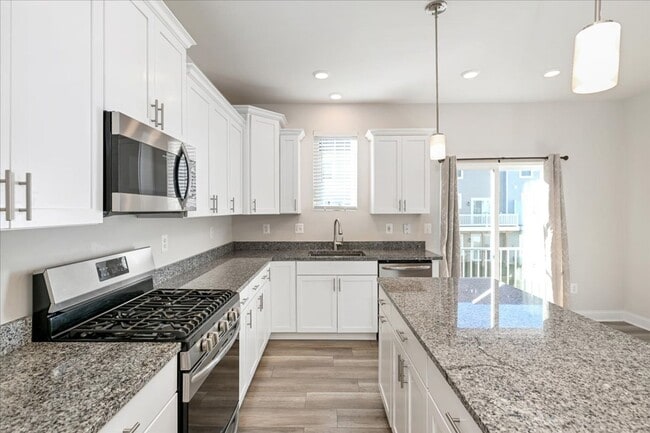 Building Photo - 1 month free with 24-month lease! Attracti...