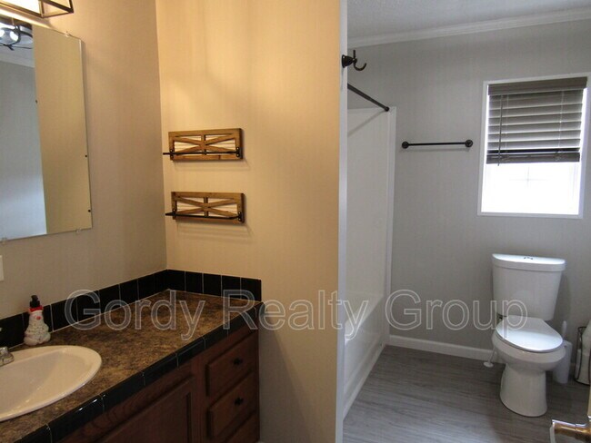 Building Photo - 5493 Willis Rd