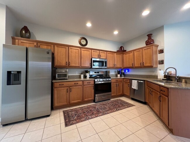 Building Photo - Short Term Rental ** Available 10/1/25 ** ...