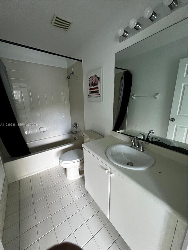 Building Photo - 1441 SE 24th Ct